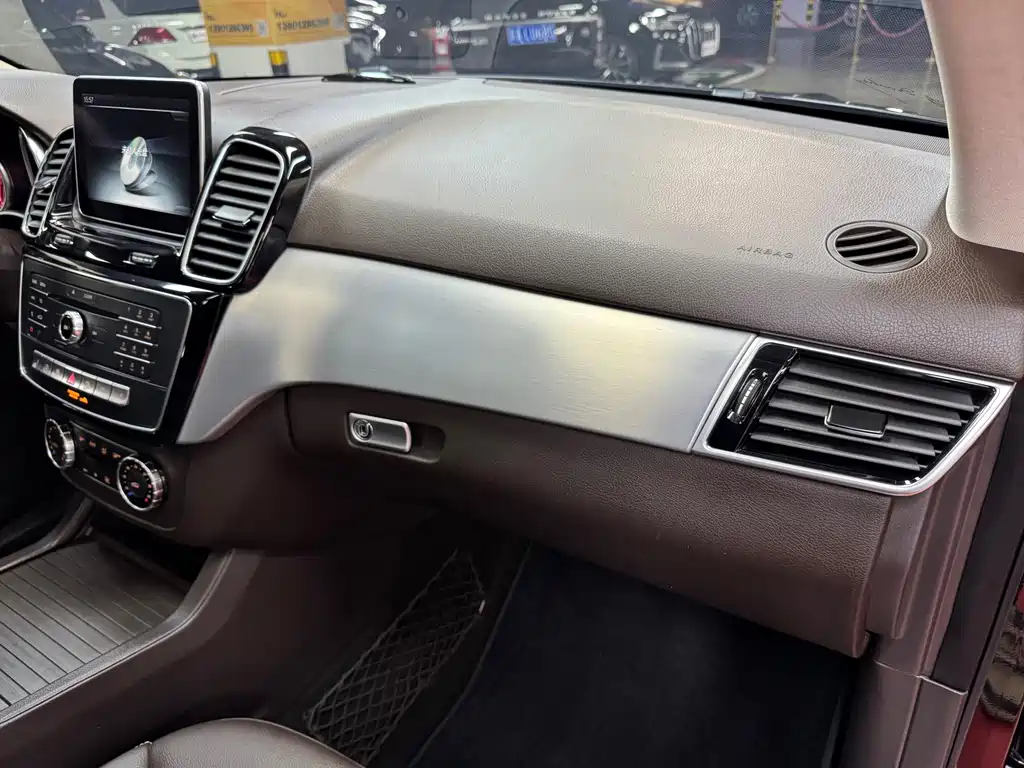 Mercedes-Benz GLE (Import) — миниатюра 26