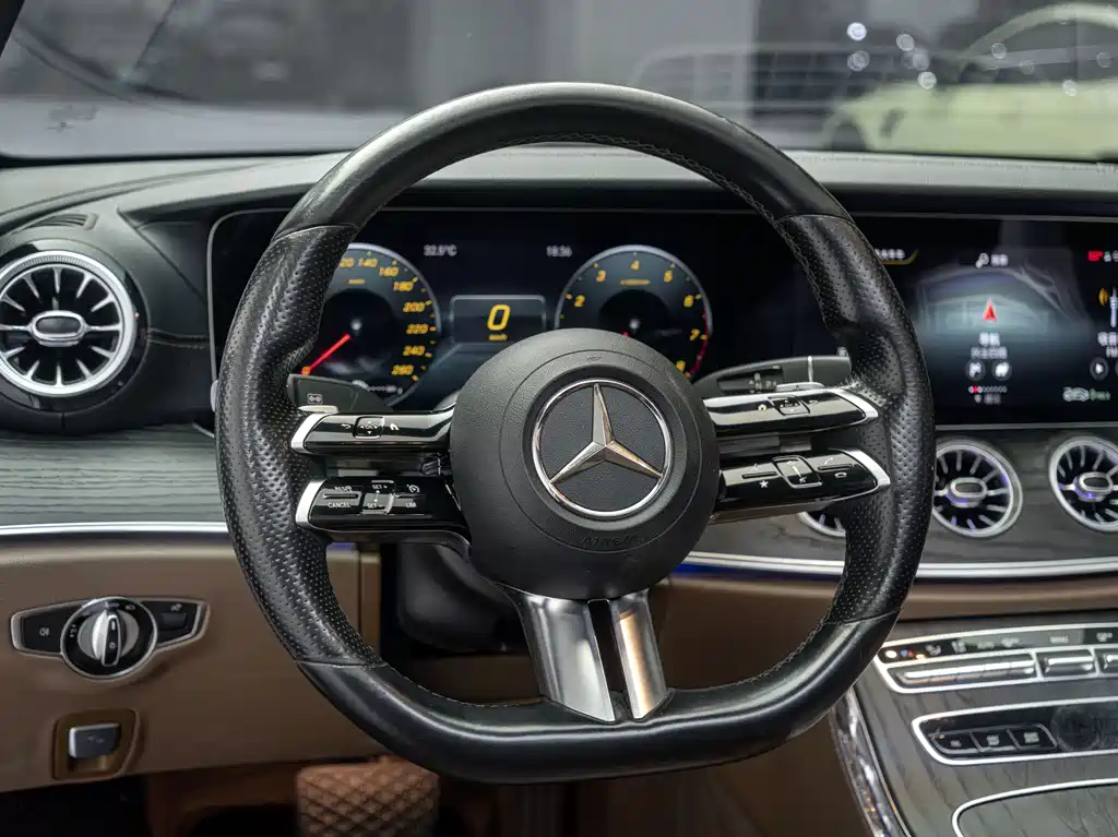 Mercedes-Benz E-Class — миниатюра 10