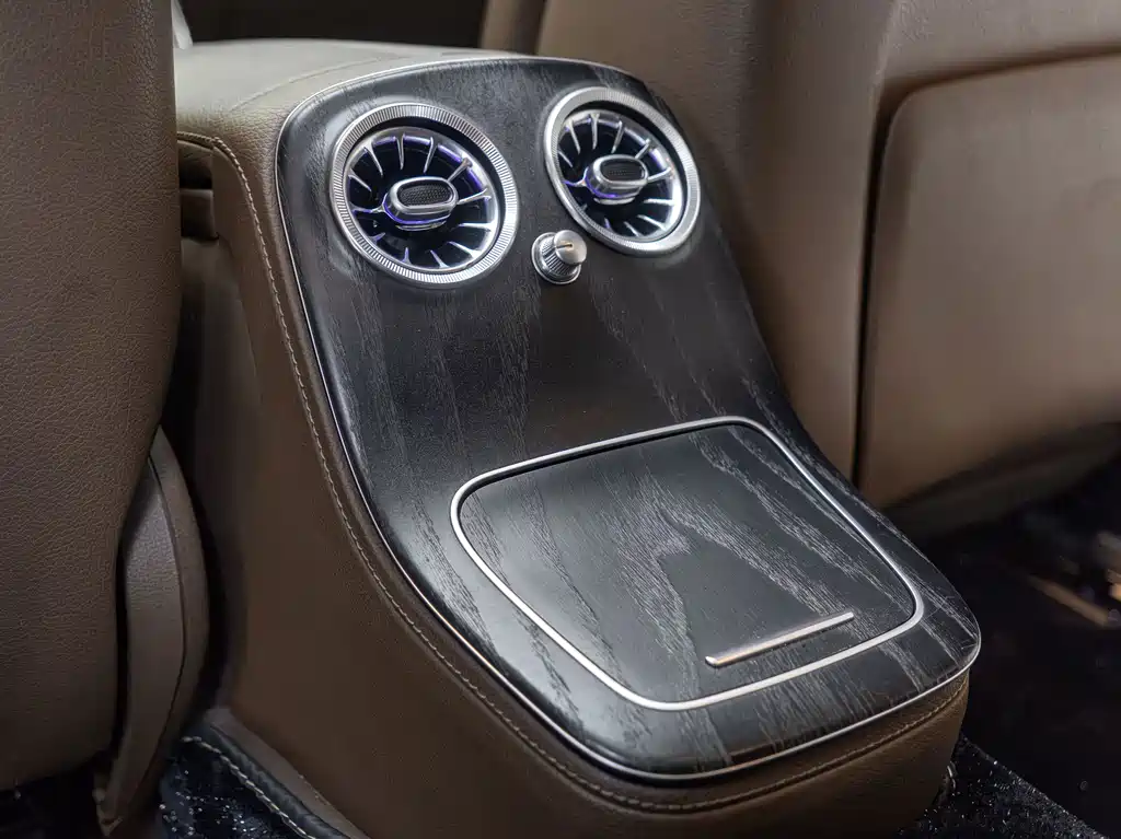 Mercedes-Benz E-Class — миниатюра 18