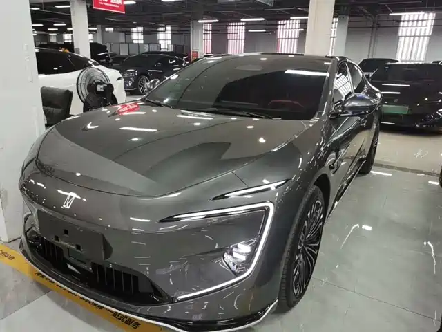 2025 Avatr 12