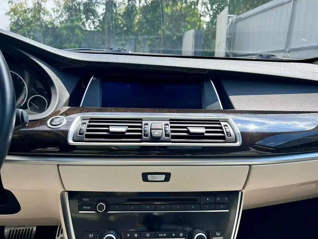 BMW 5 Series GT — миниатюра 13
