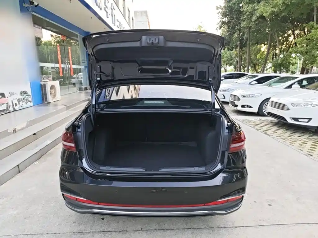 Volkswagen Lavida — миниатюра 19
