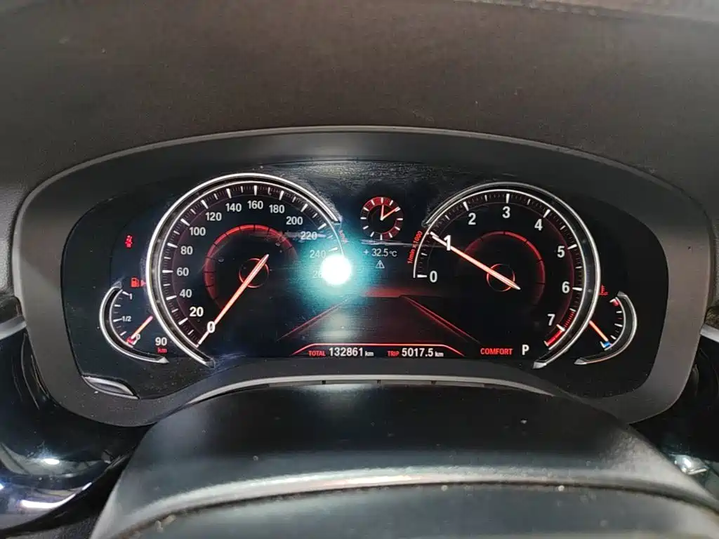 BMW 5 Series — миниатюра 12