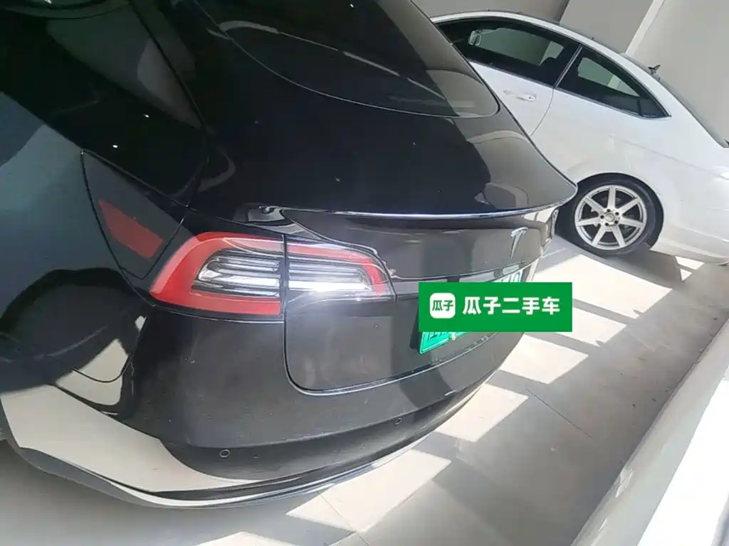 Tesla Model 3 — миниатюра 6