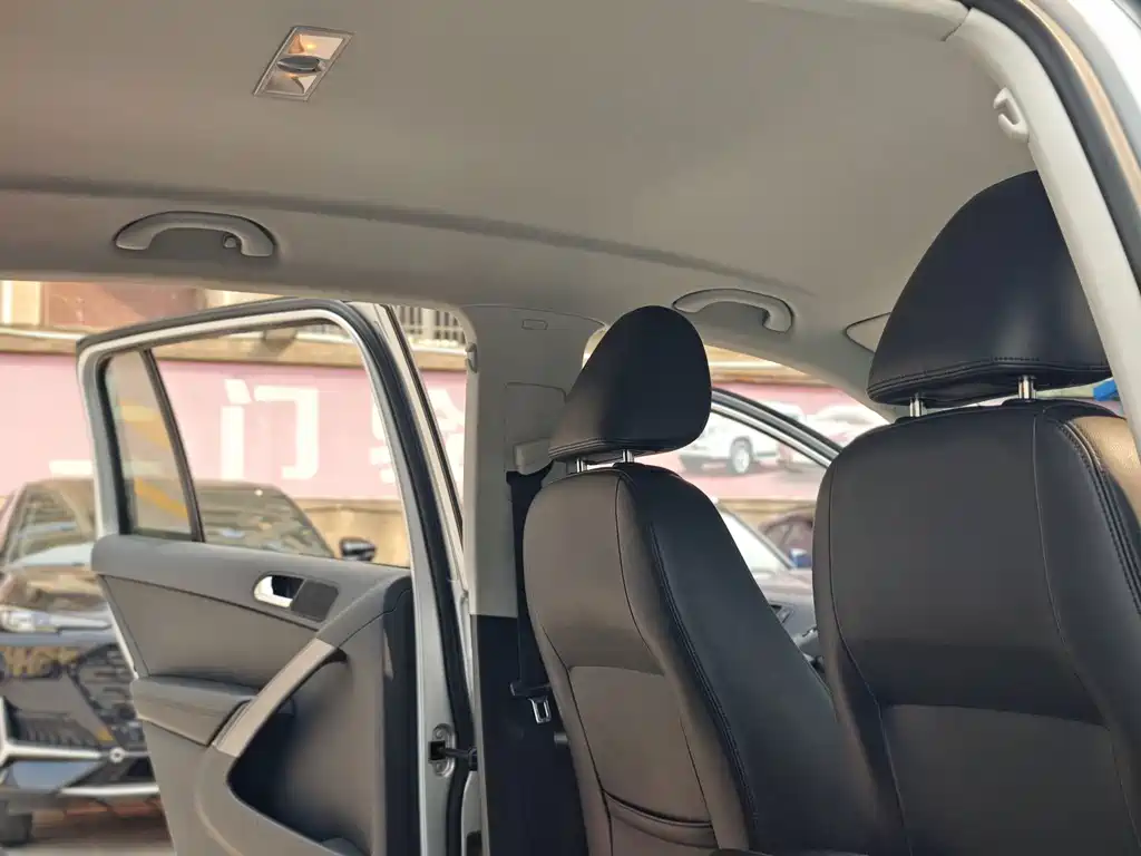 Volkswagen Tiguan — миниатюра 16