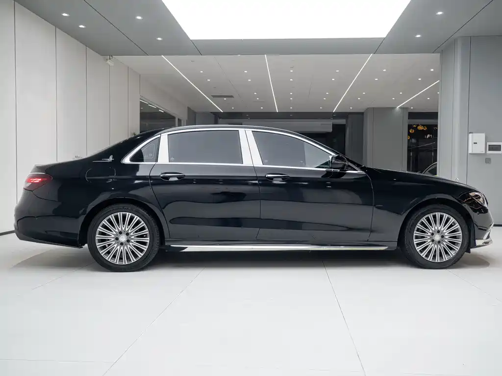 Mercedes-Benz E-Class — миниатюра 9