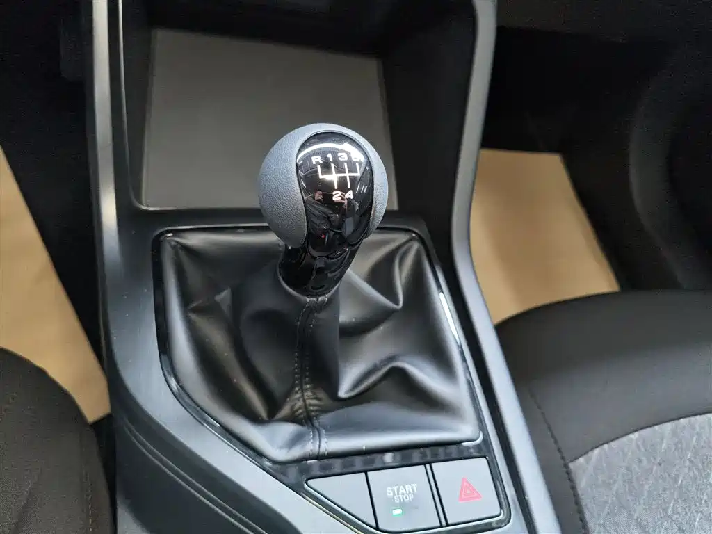Roewe i5 2023 1.5L MT