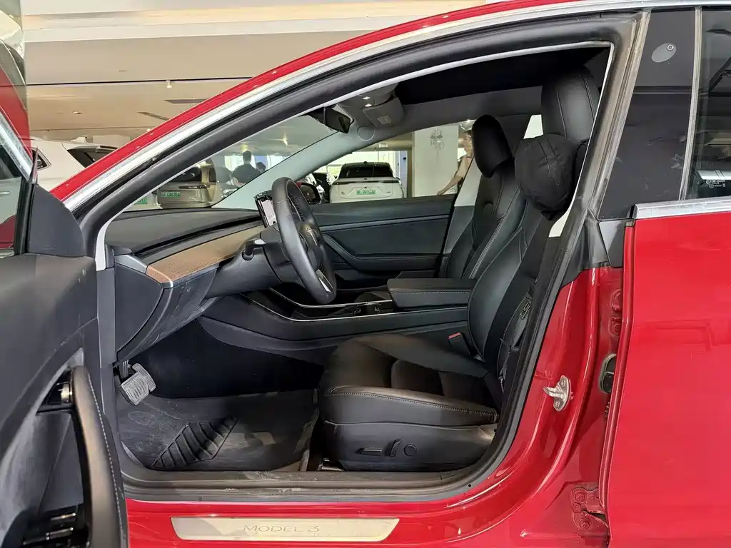 Tesla Model 3 — миниатюра 4