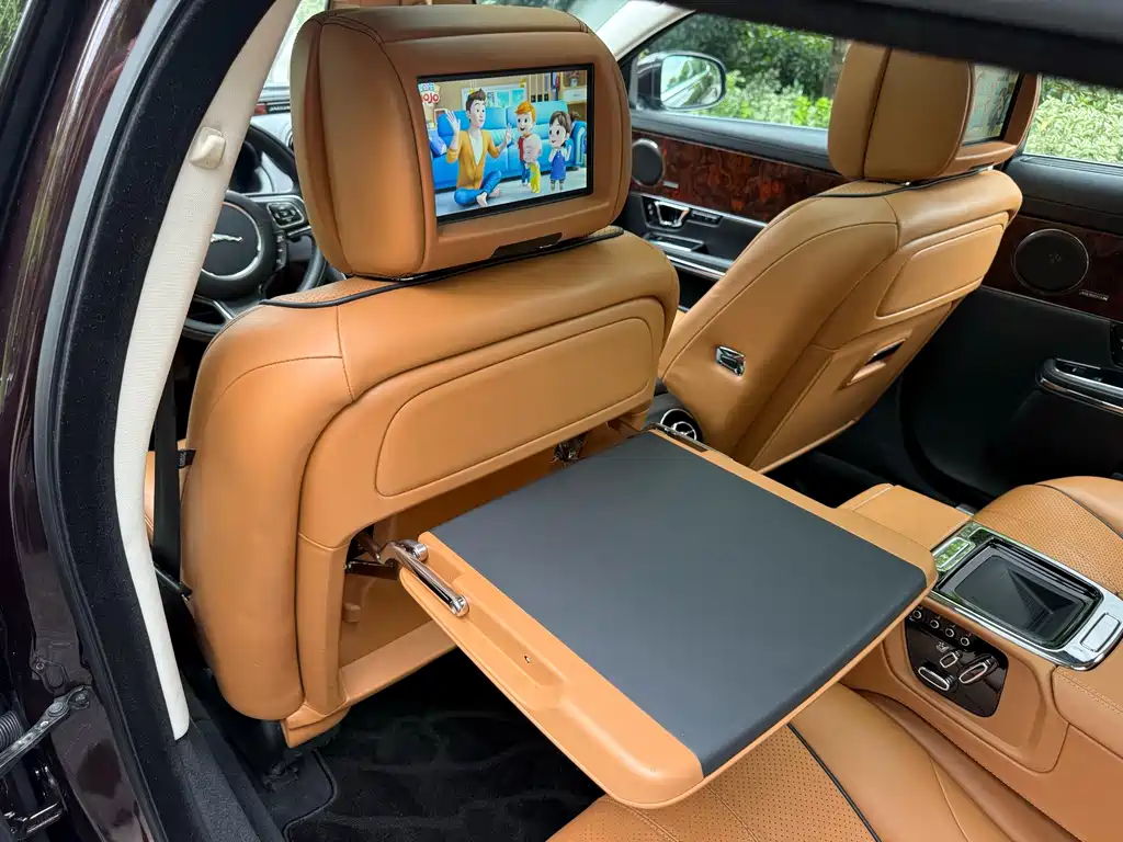 Jaguar XJ — миниатюра 22