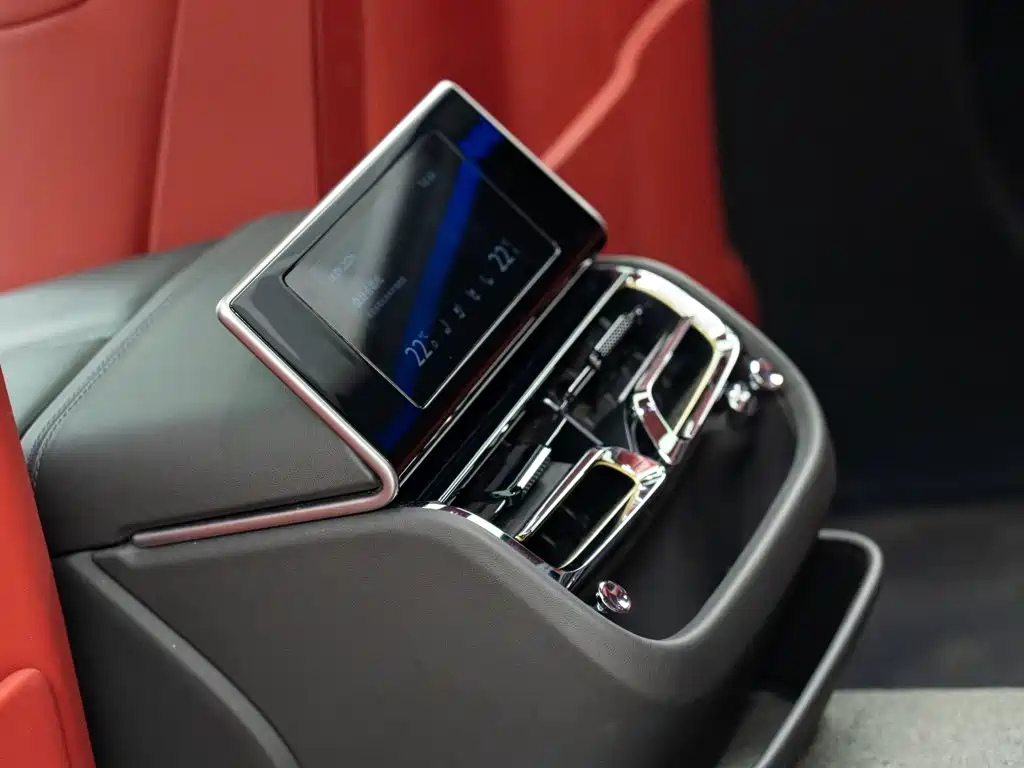 Bentley Flying Spur — миниатюра 13