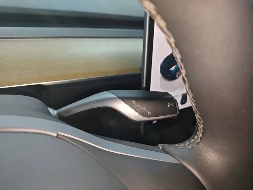 Tesla Model Y — миниатюра 14