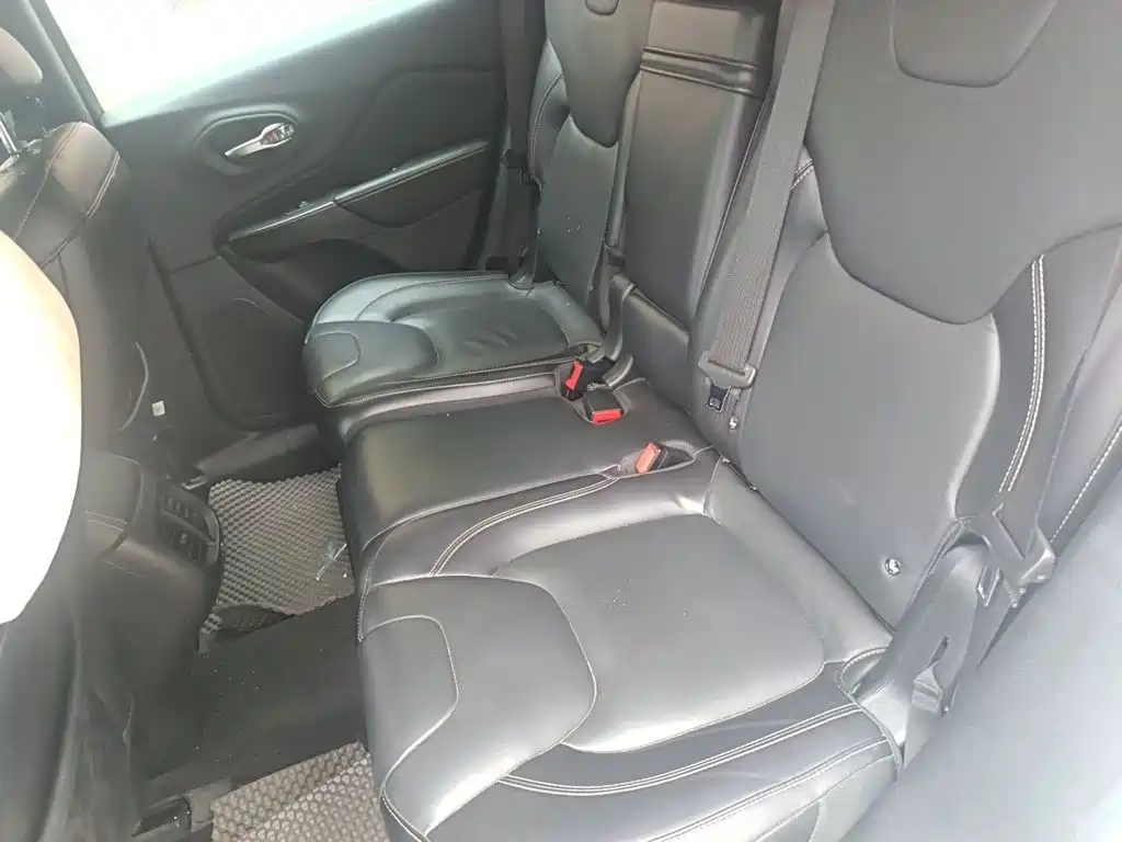 Jeep Cherokee — миниатюра 13