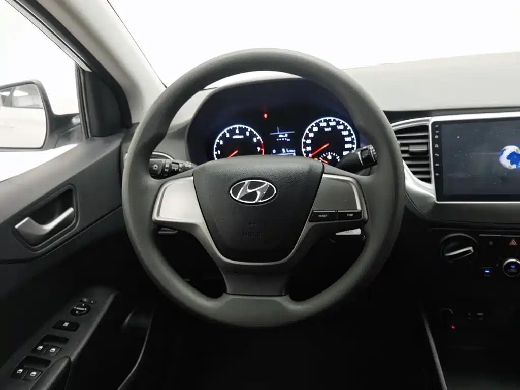 Hyundai Verna — миниатюра 11