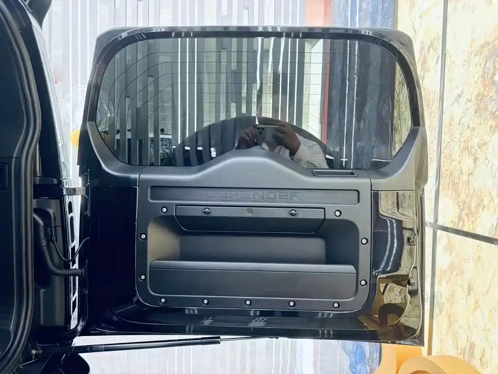 Land Rover Defender — миниатюра 17
