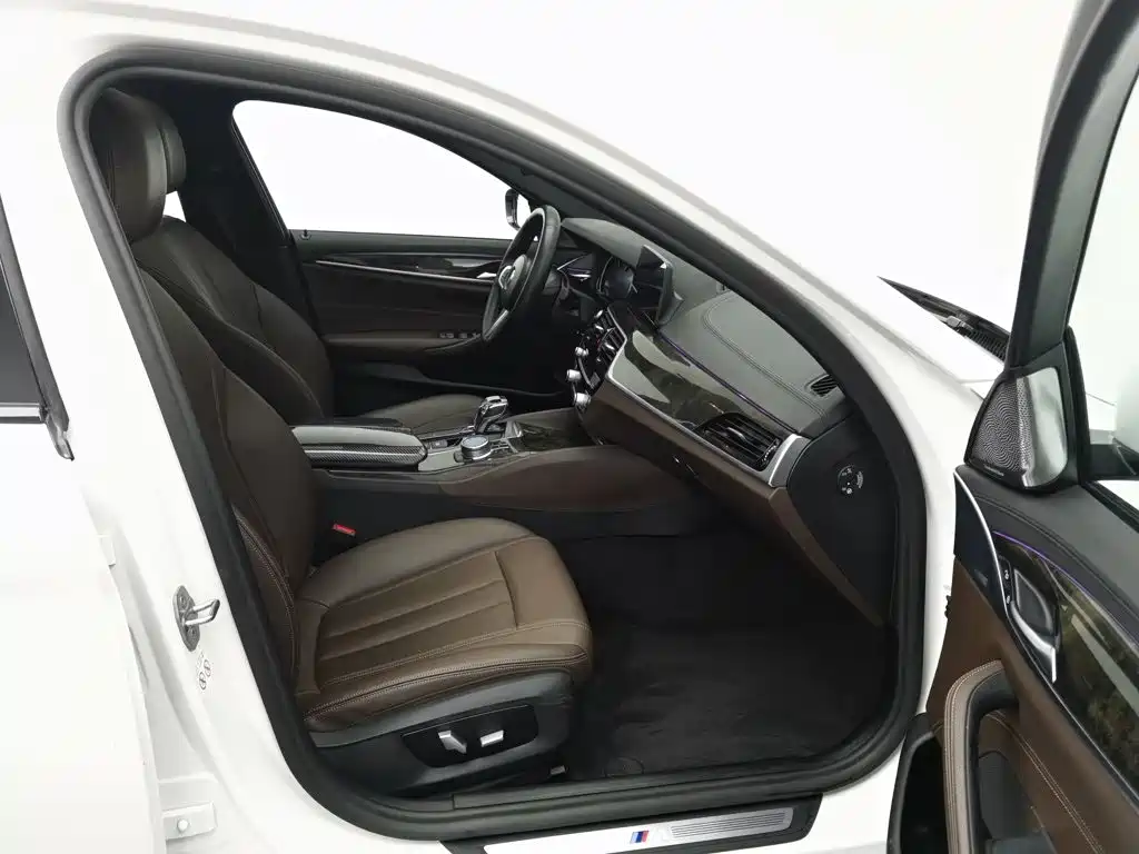 BMW 5 Series — миниатюра 23