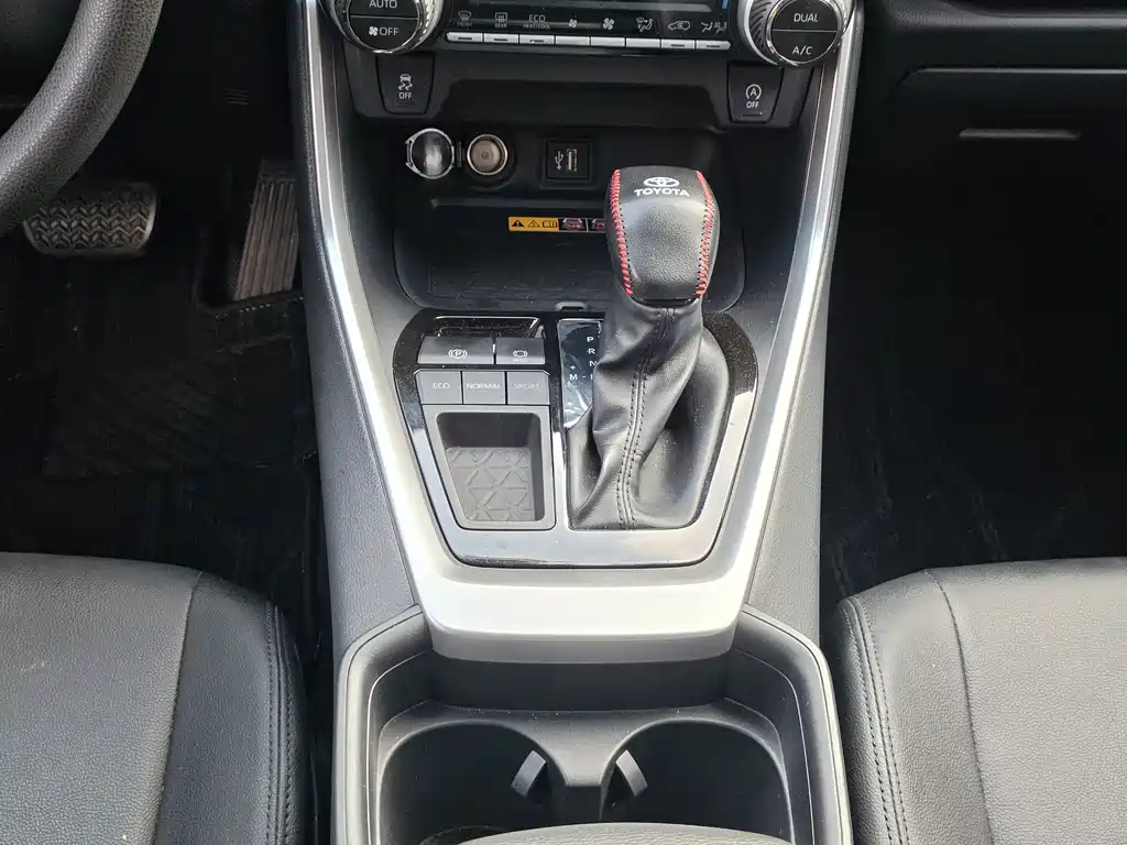 Toyota RAV4 — миниатюра 4