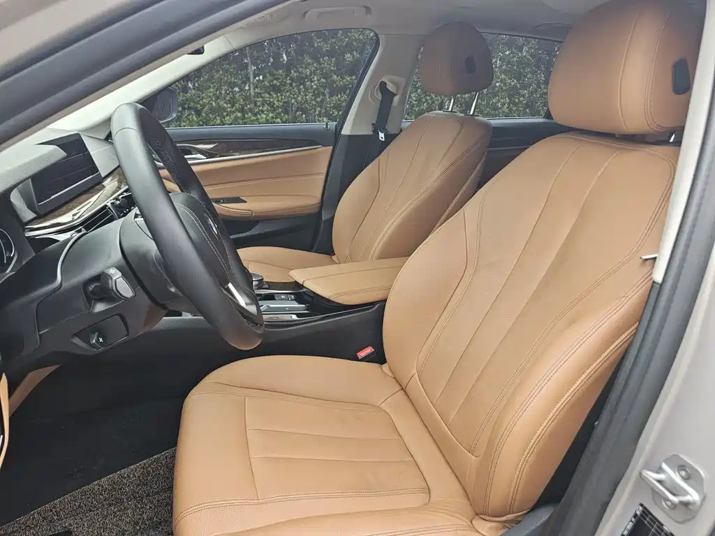 BMW 5 Series — миниатюра 8