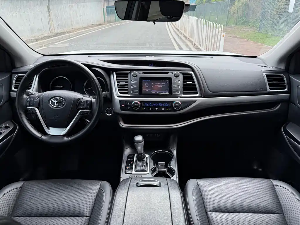 Toyota Highlander — миниатюра 17