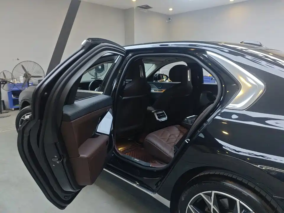 BMW 7 Series — миниатюра 5