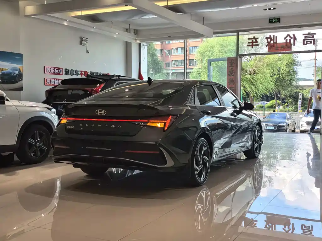 Hyundai Elantra — миниатюра 19