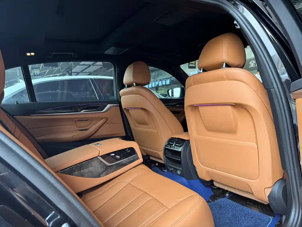 BMW 5 Series — миниатюра 8