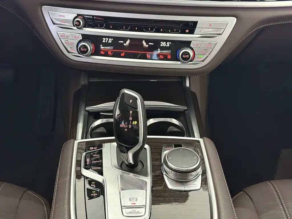 BMW 7 Series — миниатюра 7