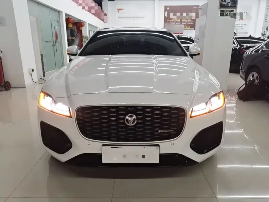 Jaguar XFL — миниатюра 3