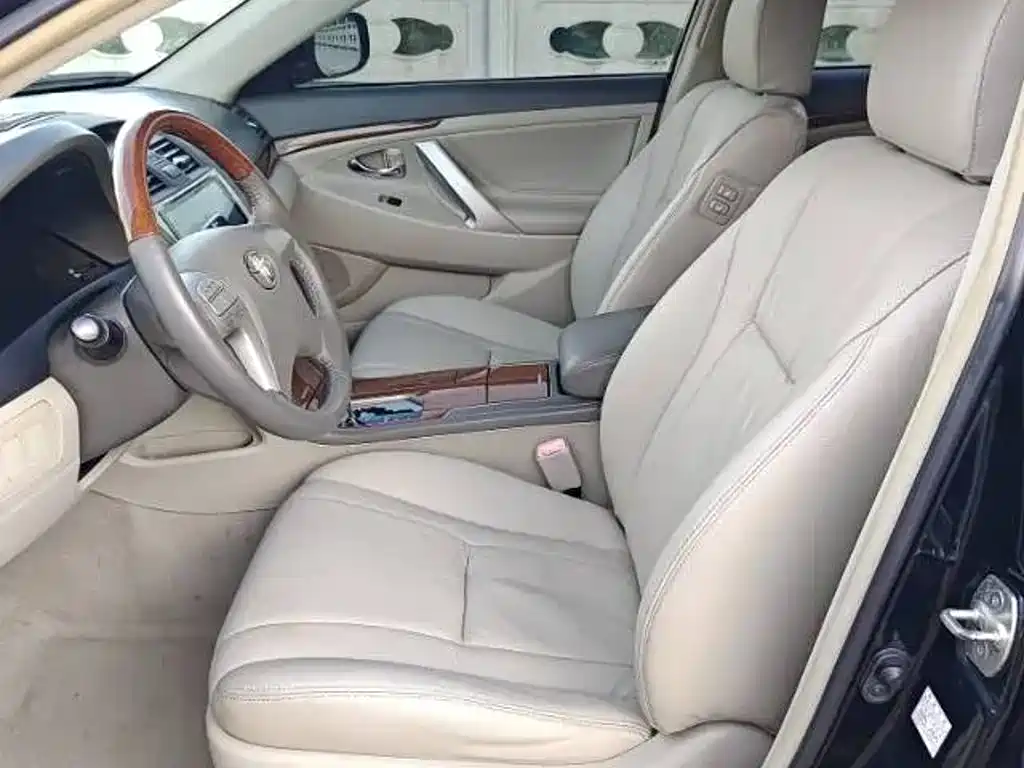 Toyota Camry — миниатюра 5