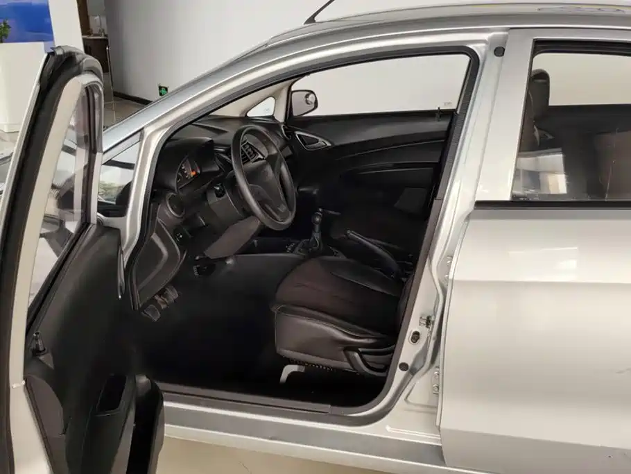 Chevrolet Sail — миниатюра 9