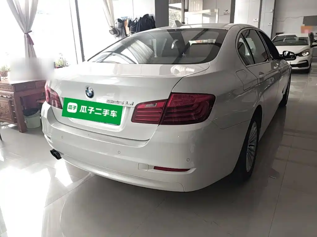 BMW 5 Series — миниатюра 7