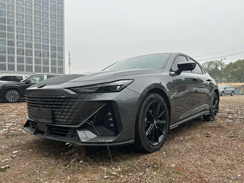 2023 Changan UNI-V - zdjęcie 1 z 14