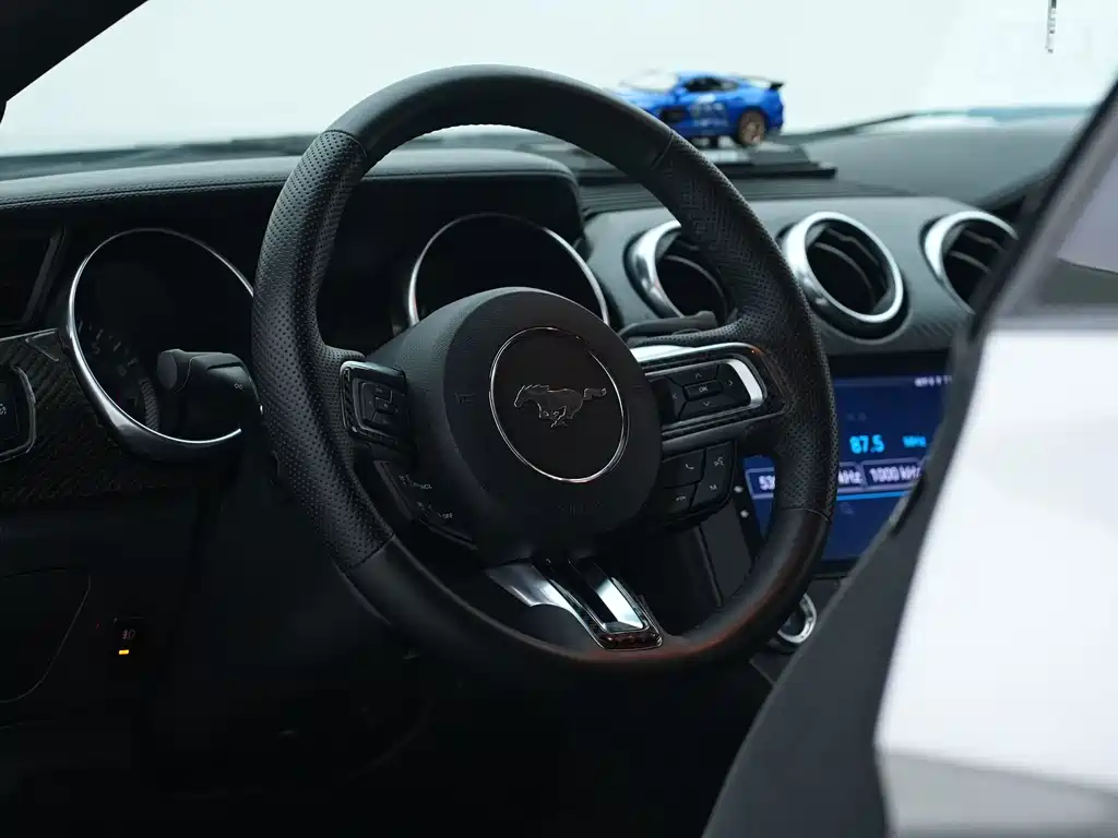 Ford Mustang — миниатюра 6