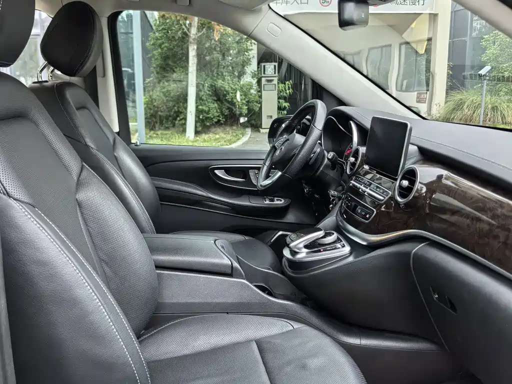 Mercedes-Benz V-Class — миниатюра 26