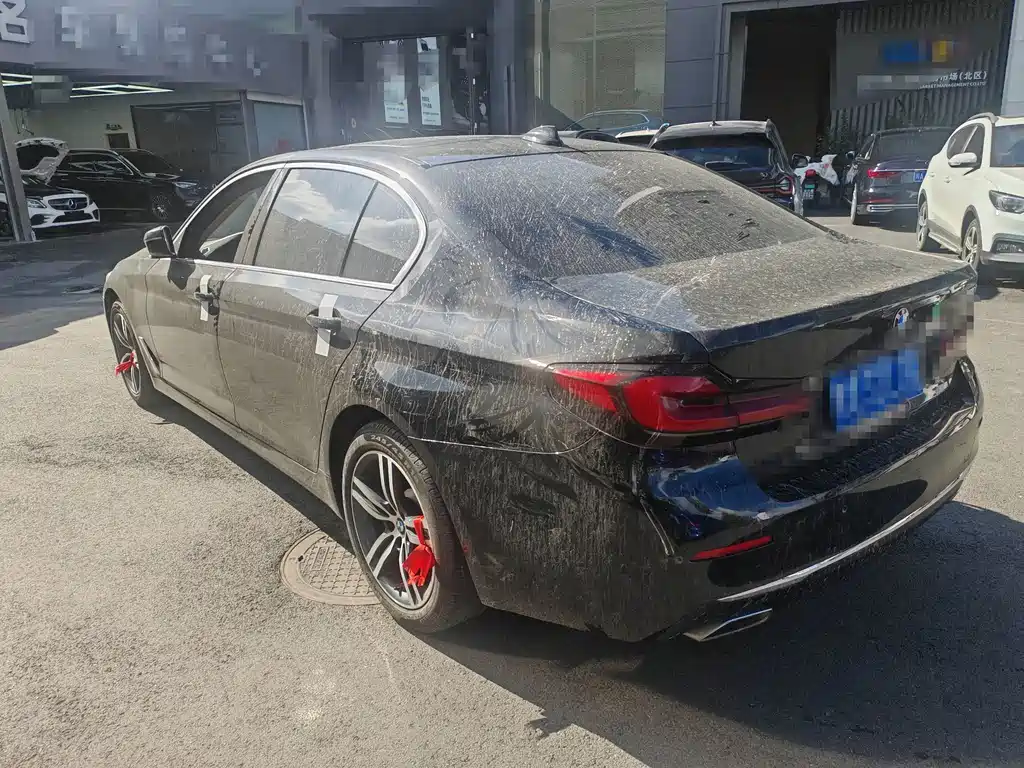 BMW 5 Series — миниатюра 9