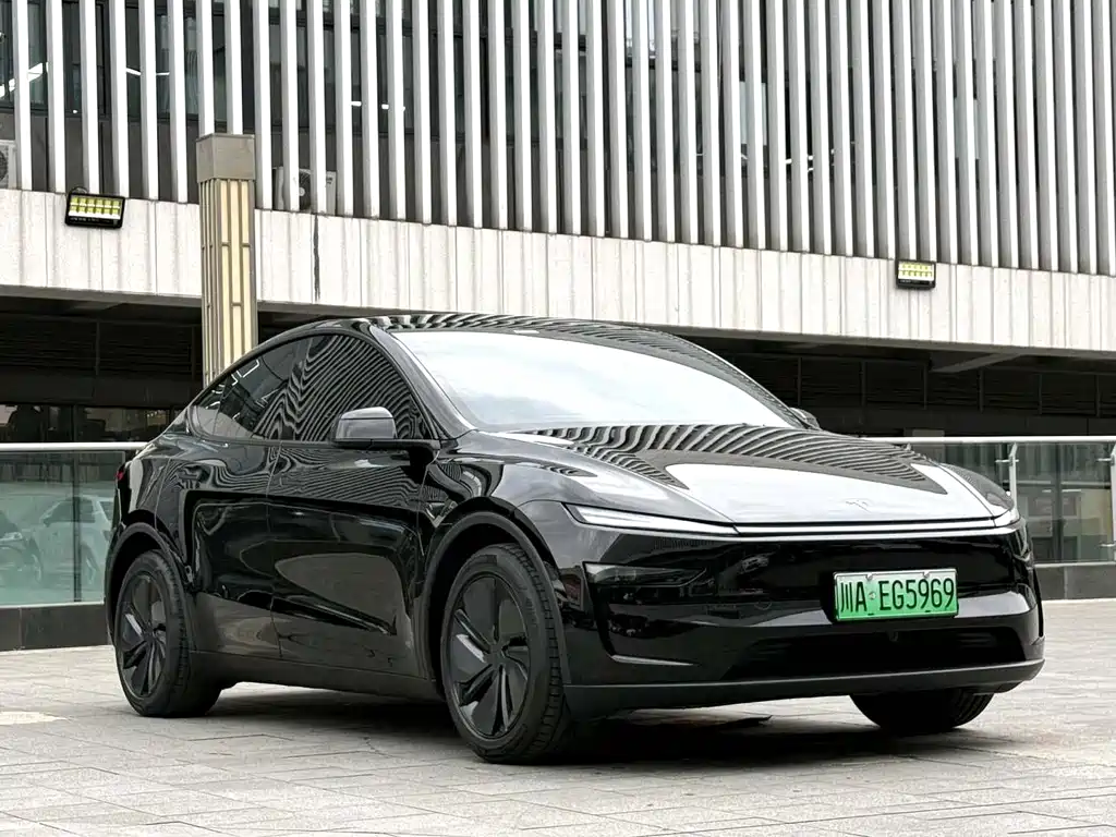 Tesla Model Y 2025