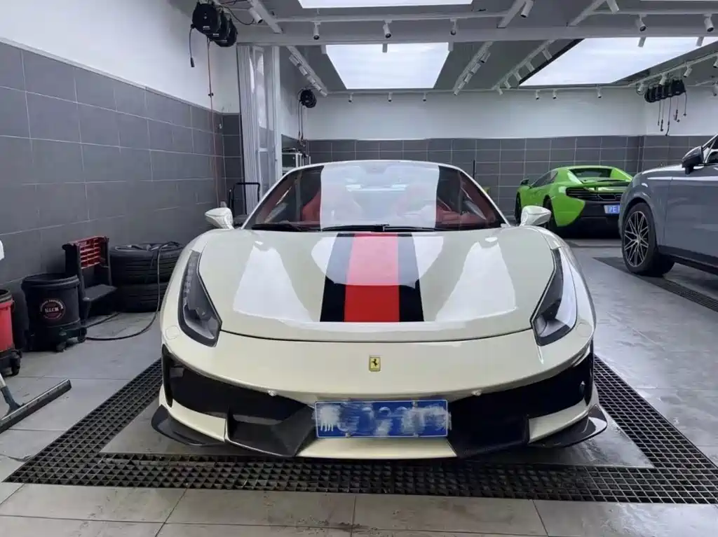 FERRARI 488