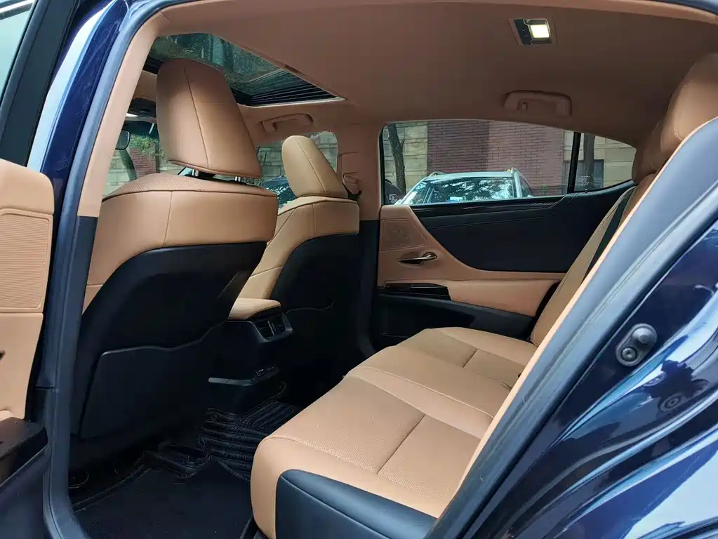Lexus ES — миниатюра 8