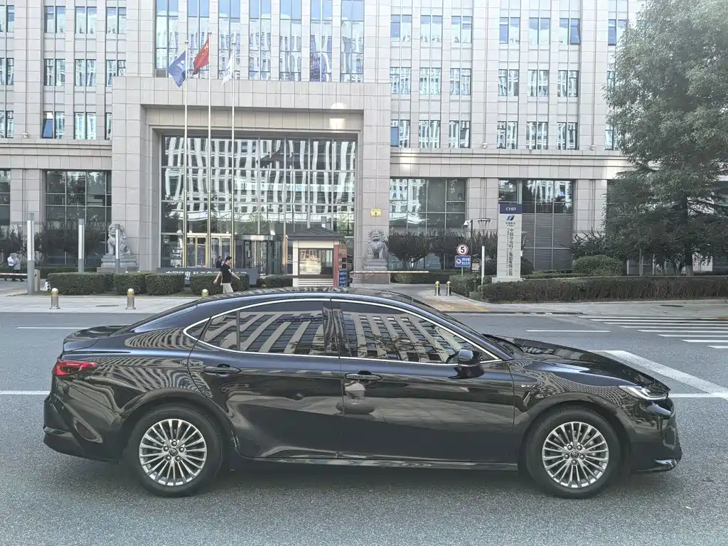 Toyota Camry — миниатюра 6