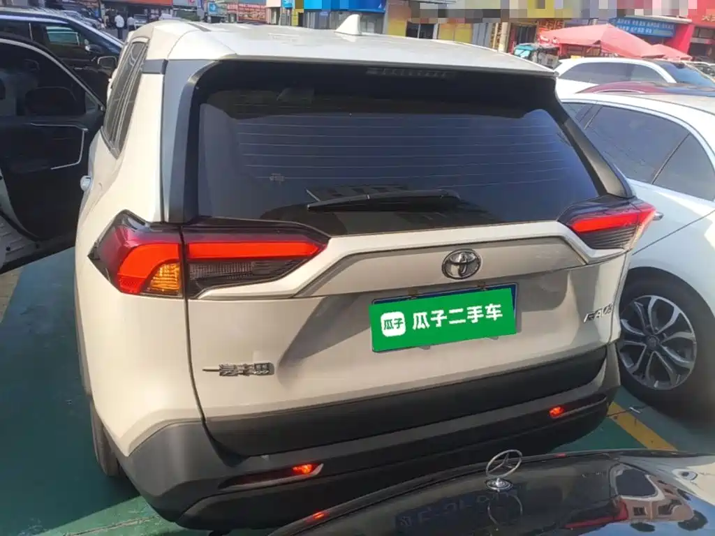 Toyota RAV4 — миниатюра 6