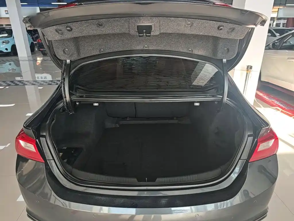 Chevrolet Malibu XL — миниатюра 19
