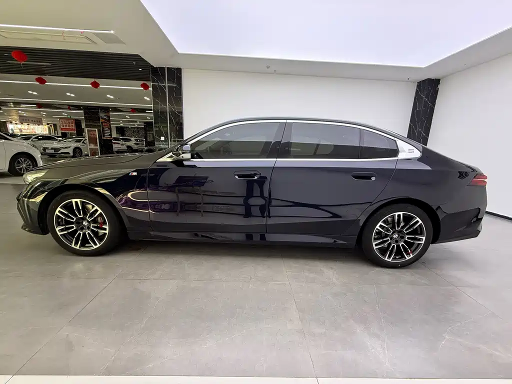 BMW 5 Series — миниатюра 5