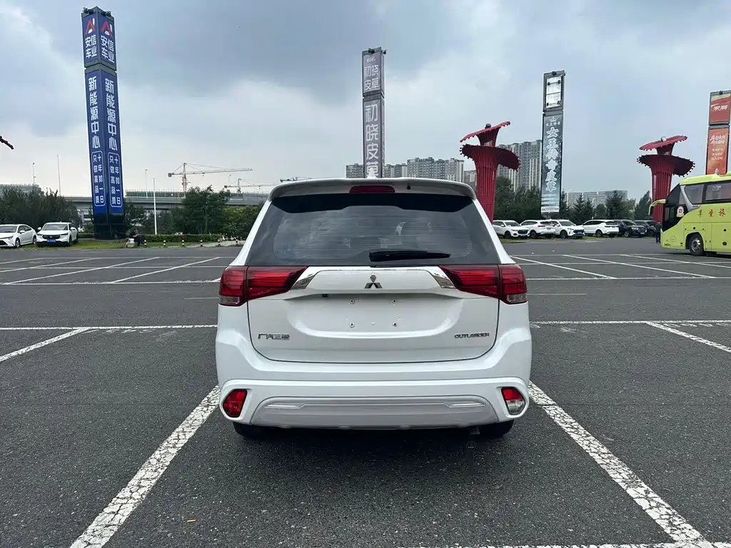 Mitsubishi Outlander — миниатюра 7