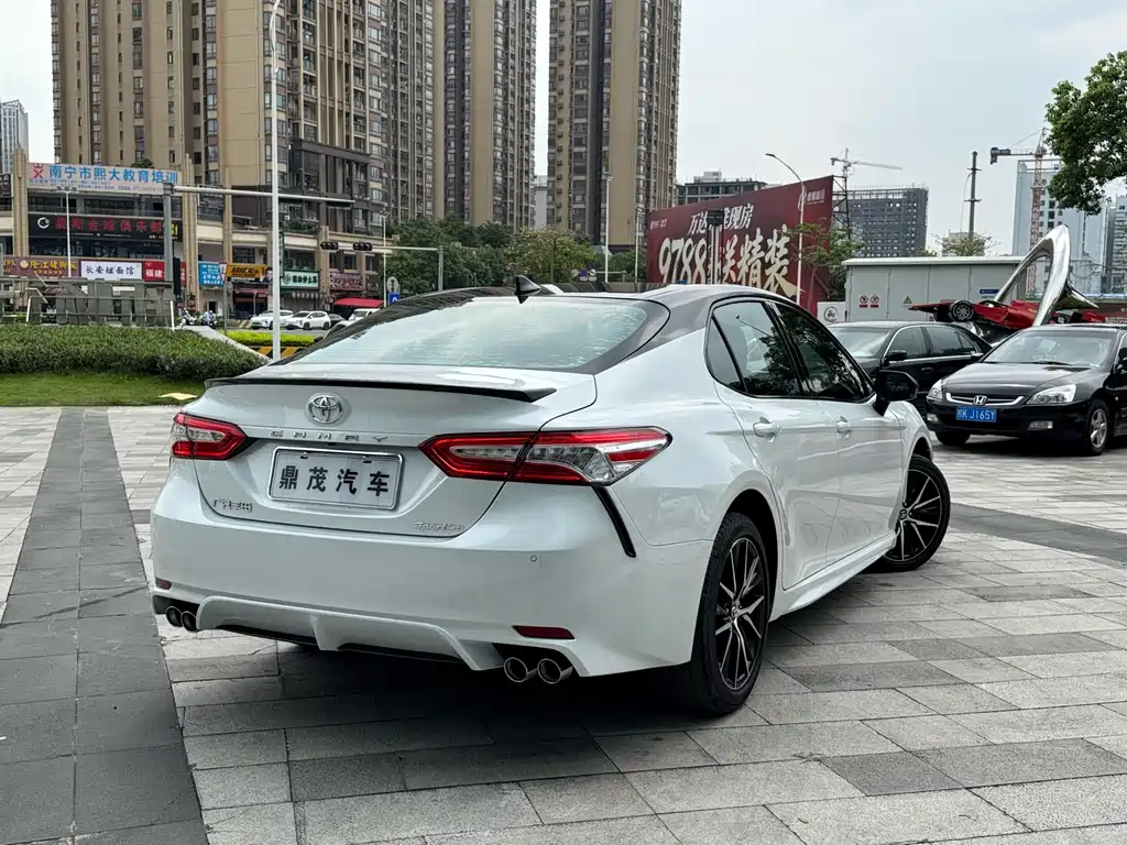 Toyota Camry — миниатюра 7