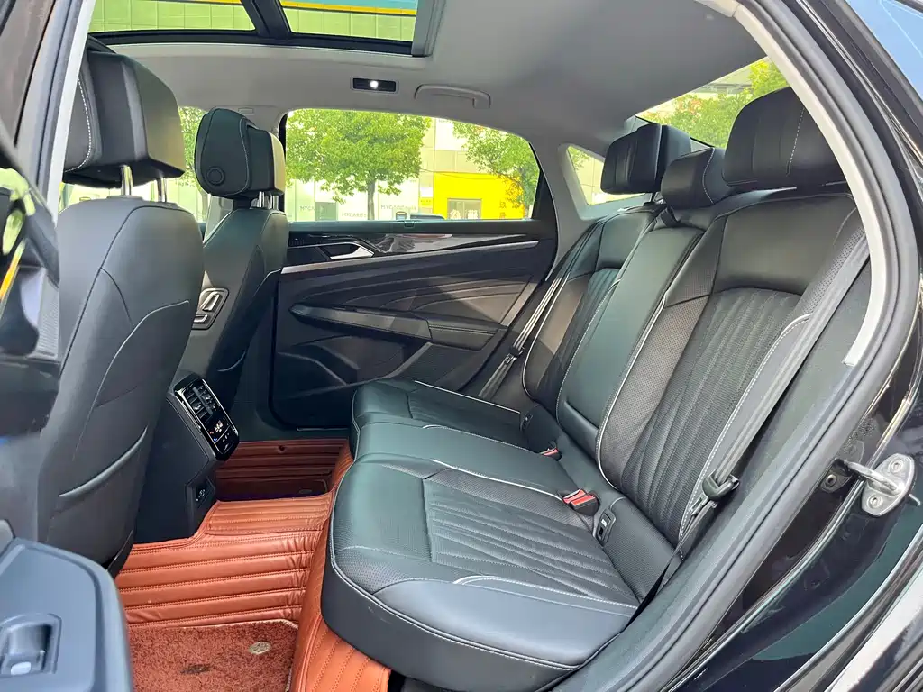 Volkswagen Passat 2023 330TSI Luxury