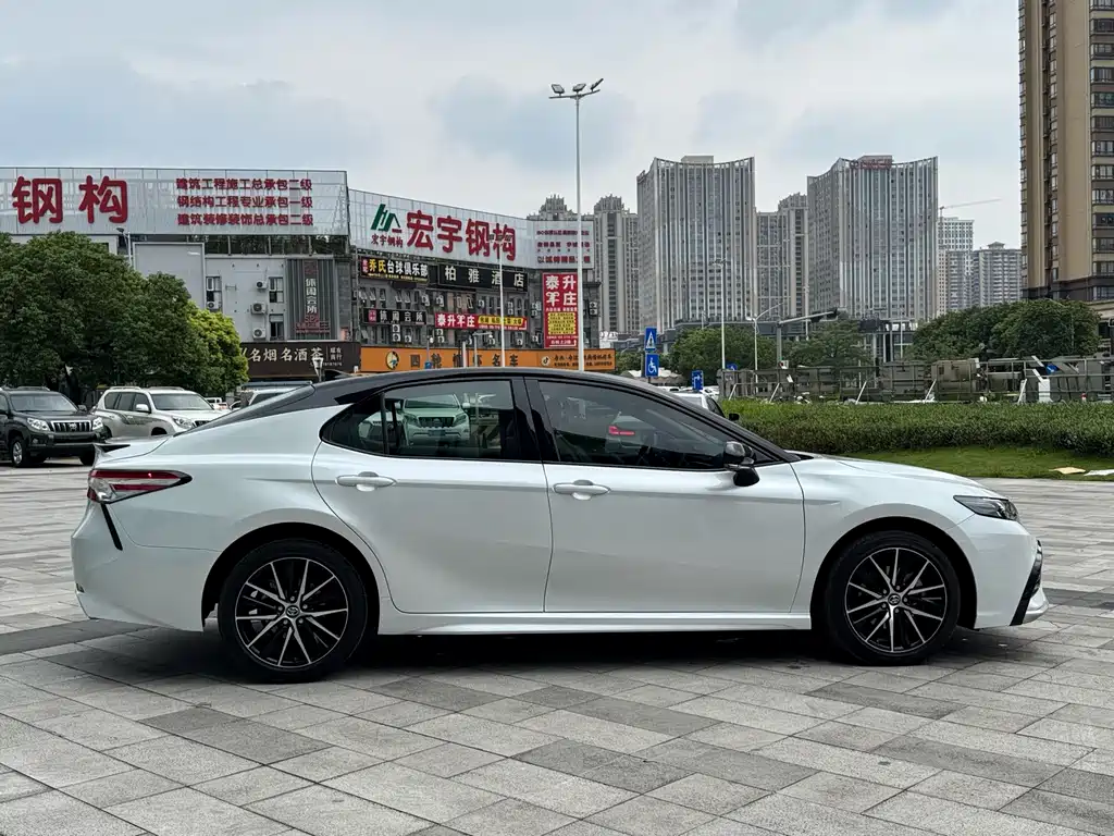 Toyota Camry — миниатюра 5