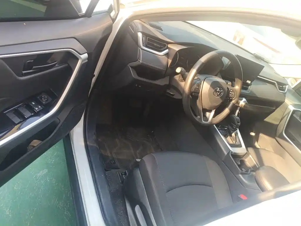 Toyota RAV4 — миниатюра 16