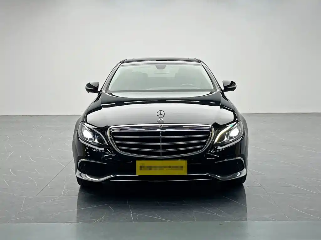 Mercedes-Benz E-Class — миниатюра 2