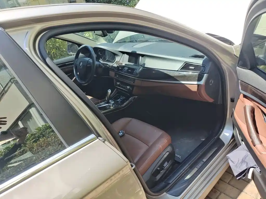 BMW 5 Series — миниатюра 18