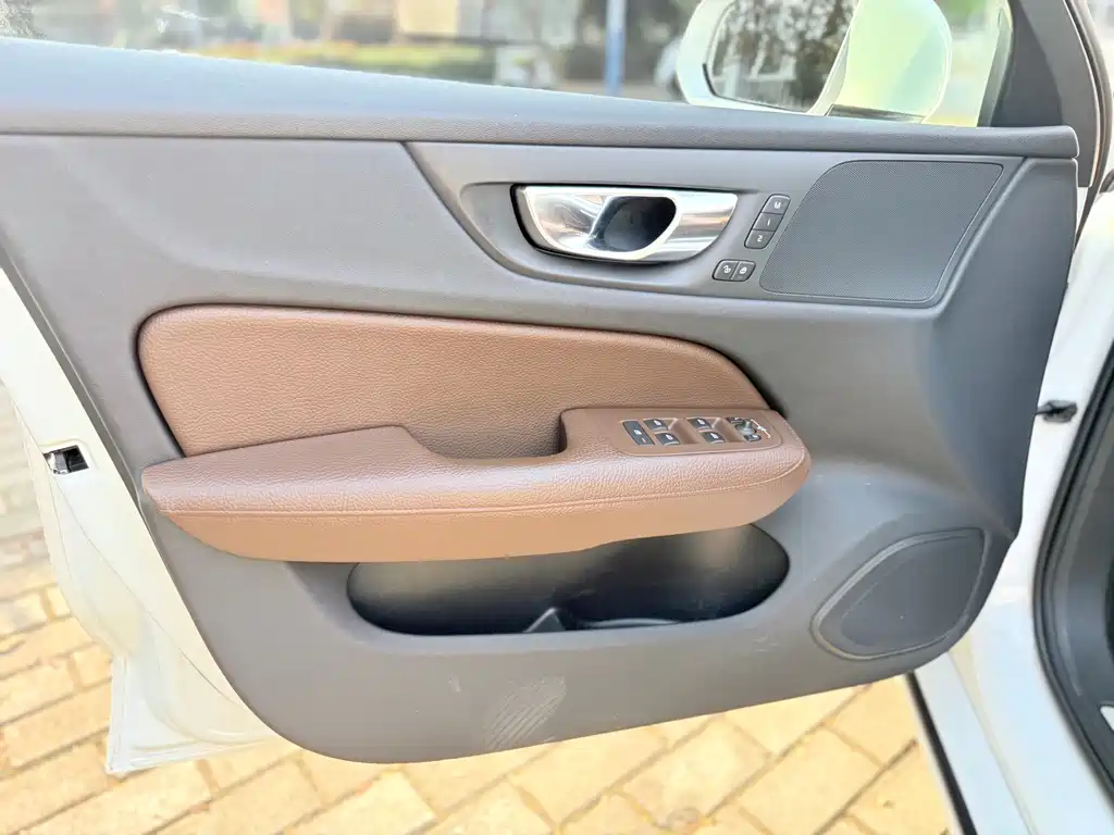 Volvo S60 — миниатюра 11