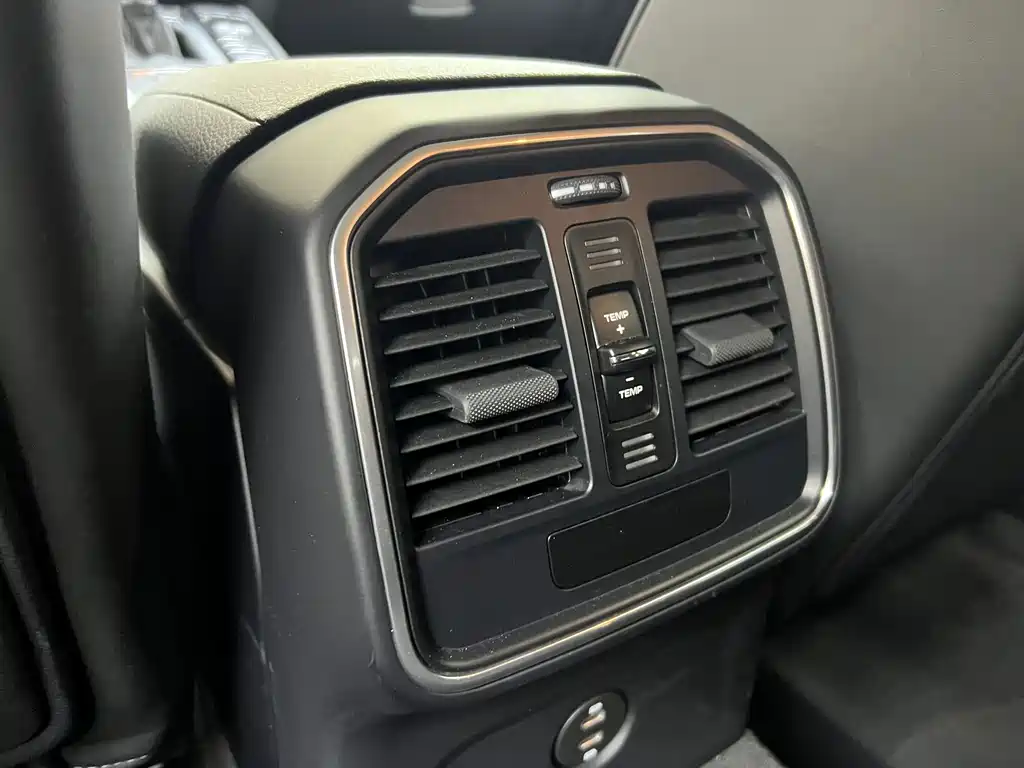 Porsche Macan — миниатюра 8